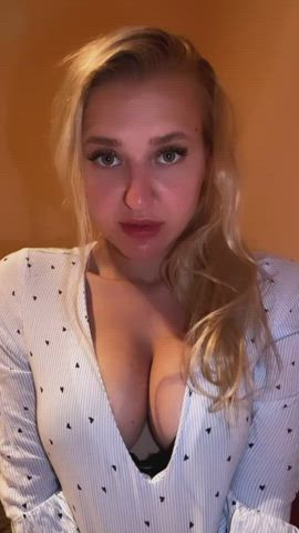 my top is getting pretty tight when my tits are so swollen.. - free porn video