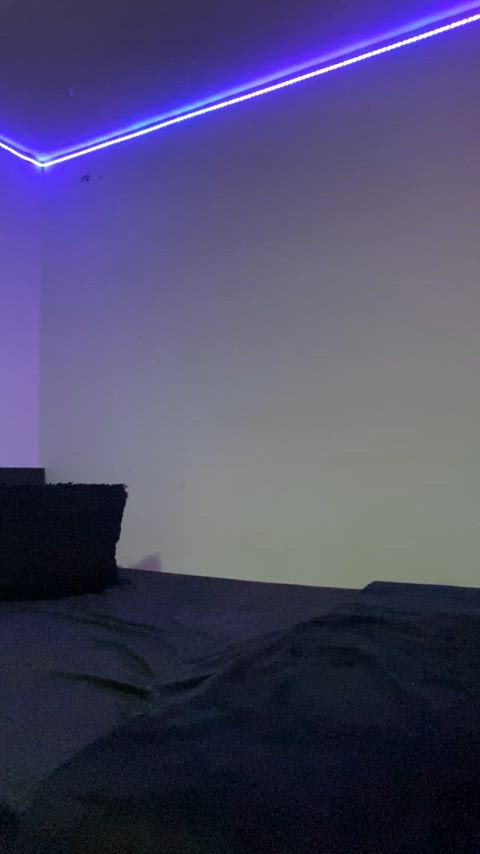 My mom said my ass is too fat for a girl born in 2000, is she right? - free porn video