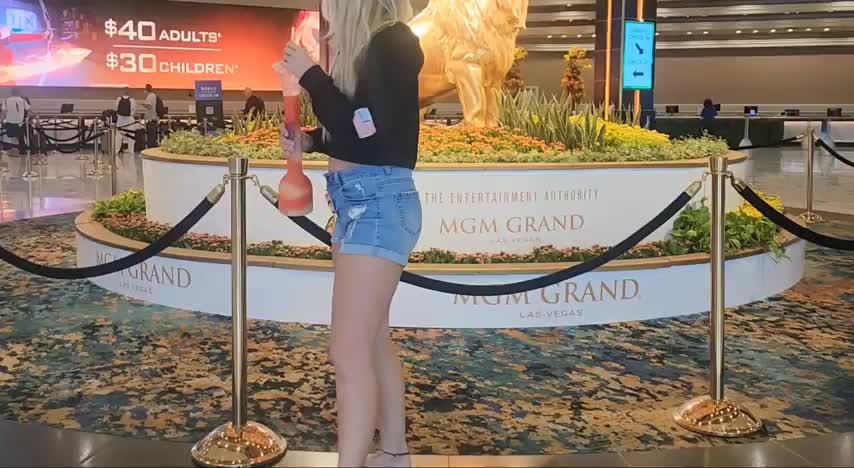 Dared to flash in the hotel lobby [gif] - free porn video