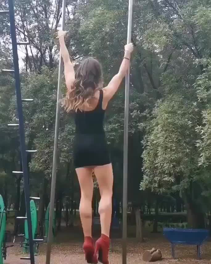 She climbs, you fall - free porn video