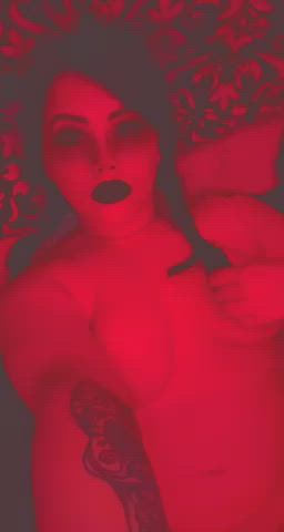 Spooky big tiddy goth mom - free porn video