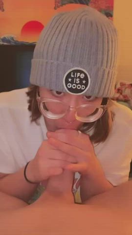 Nerdy teen loves cum - free porn video