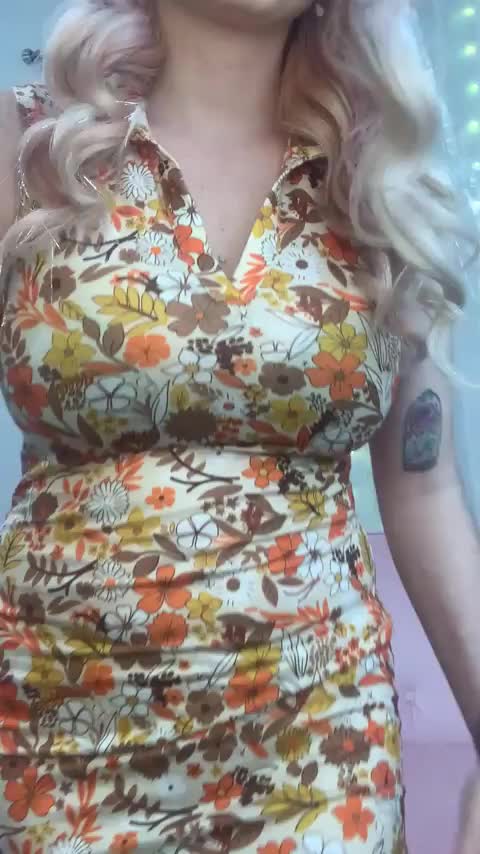 Try and maintain eye contact with me, bet you can't - free porn video