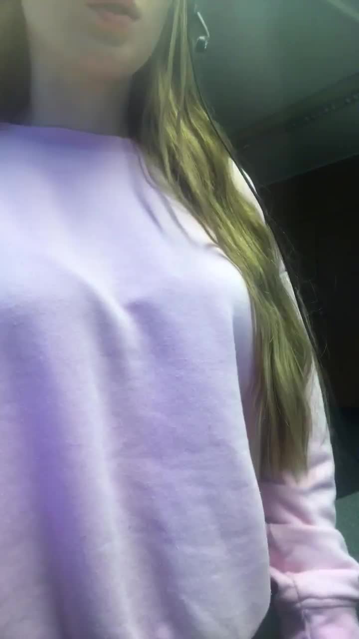 Played with my 19yo tits at work 😈 - free porn video