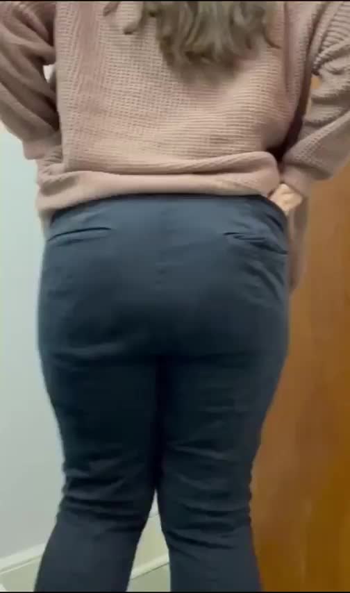If you're fast enough, you can slip your tongue in. - free porn video