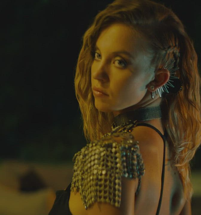 Sydney Sweeney is a literal goddess 🔥 - free porn video