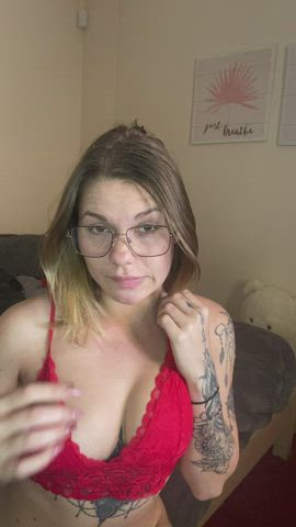 Doing a social experiment to see how many horny guys will actually see me playing with my tits tonight - free porn video
