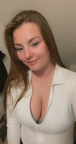 Do you like the way I squeeze my boobs together? - free porn video