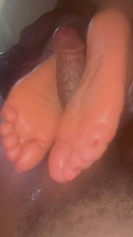 Reverse footjob from lightskin ebony milf - free porn video