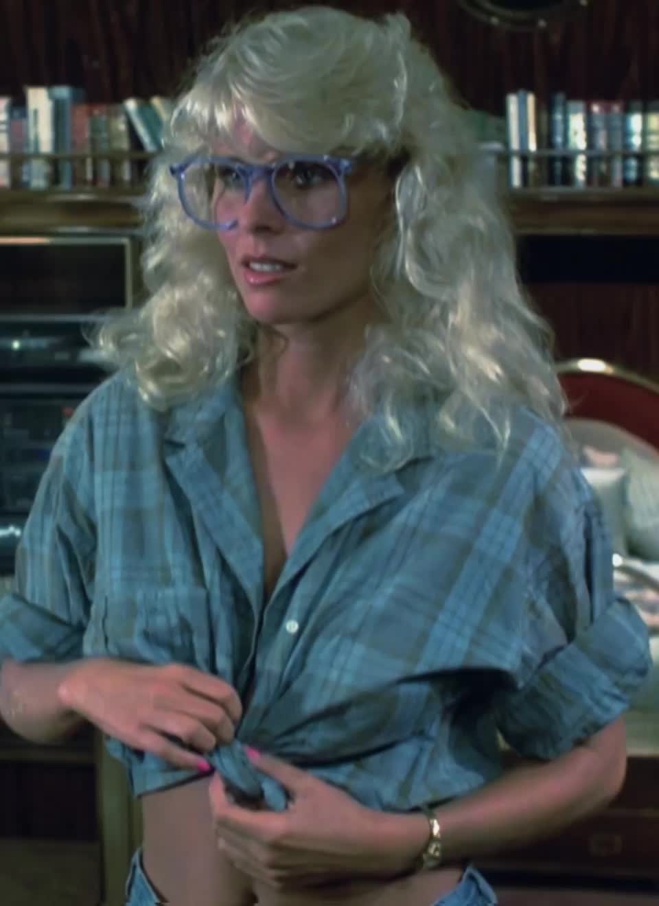 Sue Bowser - Into the Night - free porn video