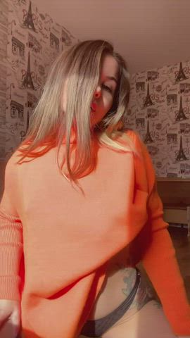 I get excited and my pussy gets wet when I squeeze my cute tits - free porn video