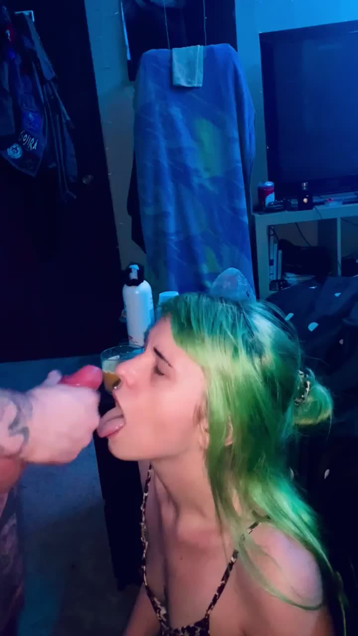 Some cum on my face - free porn video