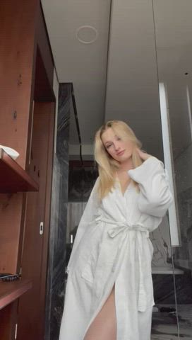 I need someone to join me here in bathroom. - free porn video