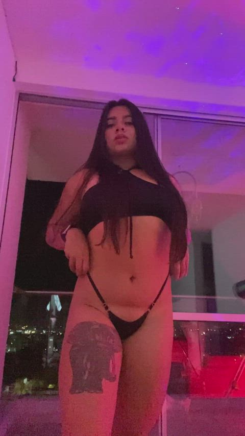 I’m finally 22 and I want to know what you think of my Latina body! - free porn video
