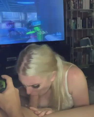 I didnt want to wait for him to finish his game, I just wanted to suck his cock 😘 - free porn video