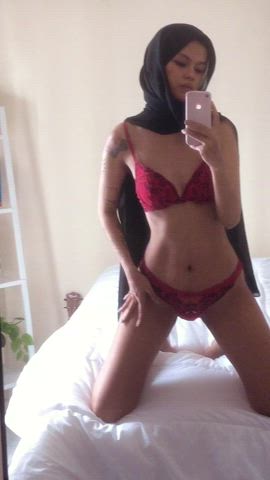 I'm wearing a hijab but I like it when you pull my hair - free porn video