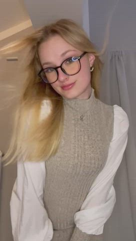 Cute outfit check, I know you want to see more of what's underneath lol. - free porn video