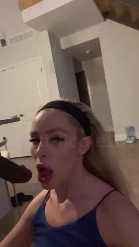 It’s bigger than my head 😍 - free porn video