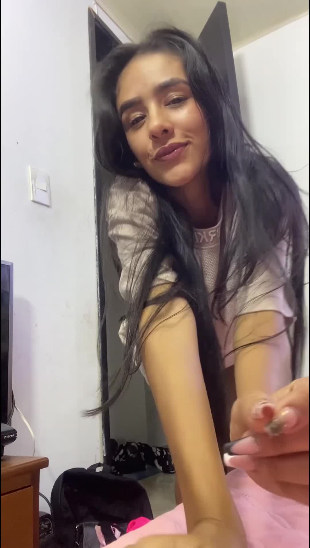 I can make you cum in 30 seconds with my tongue! Wanna try? - free porn video