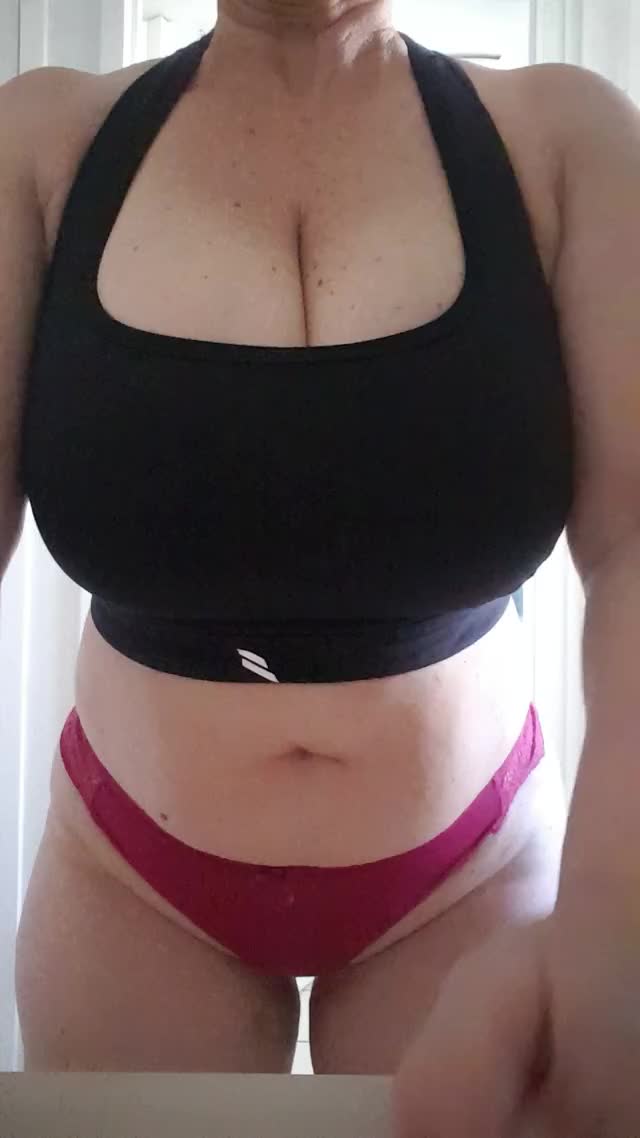 Big Boobs Mom, Who wants to suck - free porn video