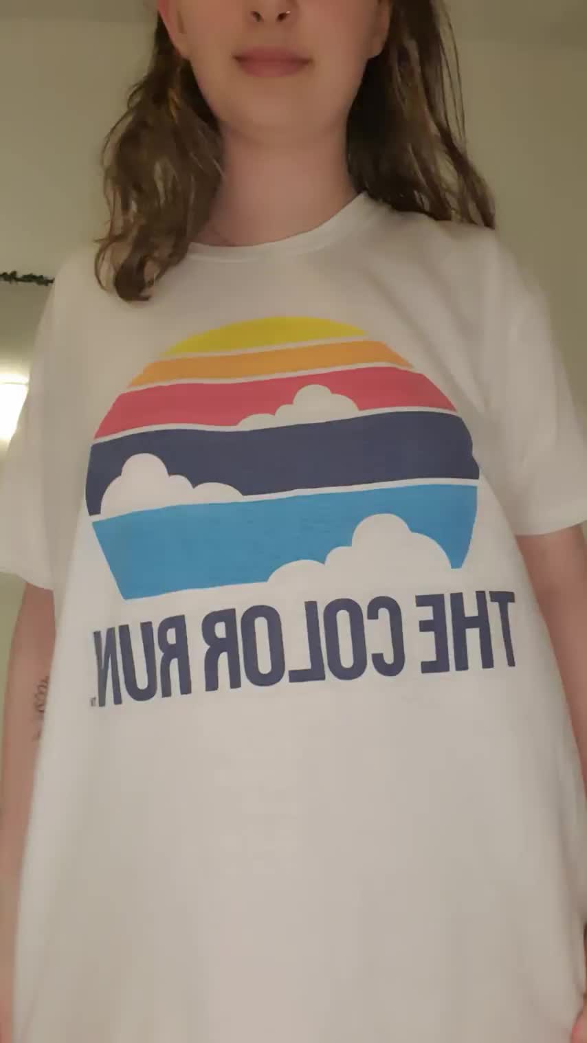 I love hiding my curves with oversized t-shirts and then tricking people with a reveal! - free porn video
