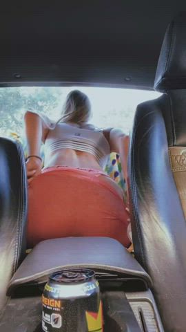 [GIF] Quick orgasm by the side of the road - free porn video