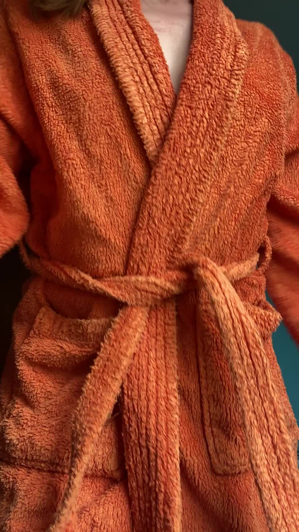 Hope some of the neighbor husbands are home alone today...I could use some... F48 - free porn video