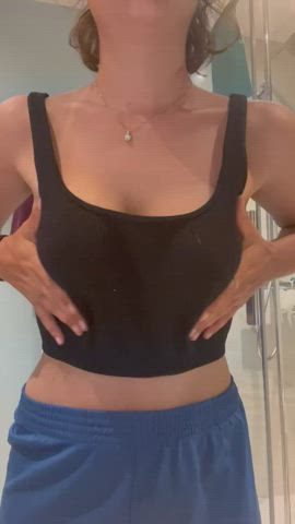 I love playing with my boobs - free porn video