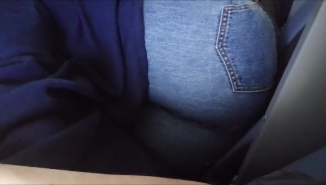 [gif] Foot fetish fun on the airplane - free porn video