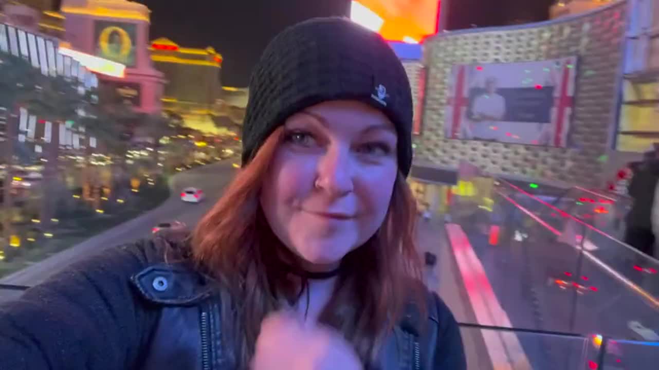 Flashing my boobs on the Las Vegas strip! - free porn video