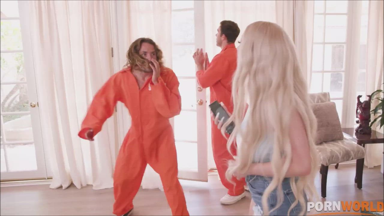 Skylar Vox - Busty Blonde Slut Tagged Teamed By 2 Escaped Prisoners - free porn video