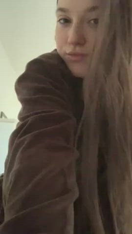 I hope you like my looks enought so that i can ride on your cock like this - free porn video