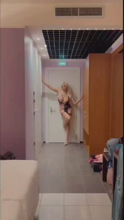 Ashley's "fashion show" - free porn video