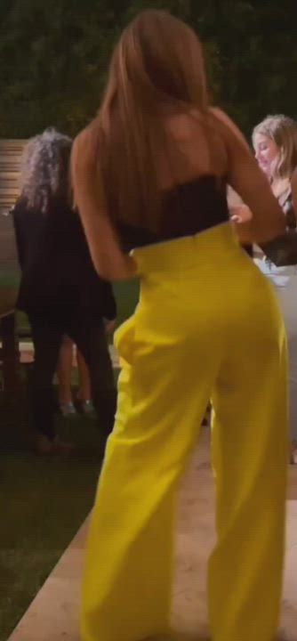 Sofia Vergara shaking her big latina ass - free porn video