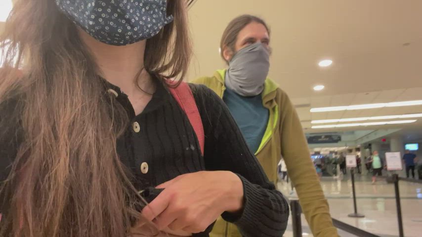Trying to pick up a DILF at the airport [GIF] - free porn video