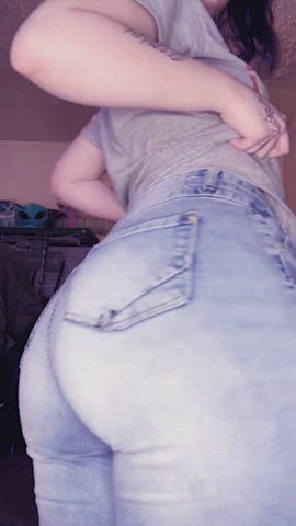what's under those jeans - free porn video
