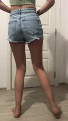 It's always fun to show off to strangers - free porn video
