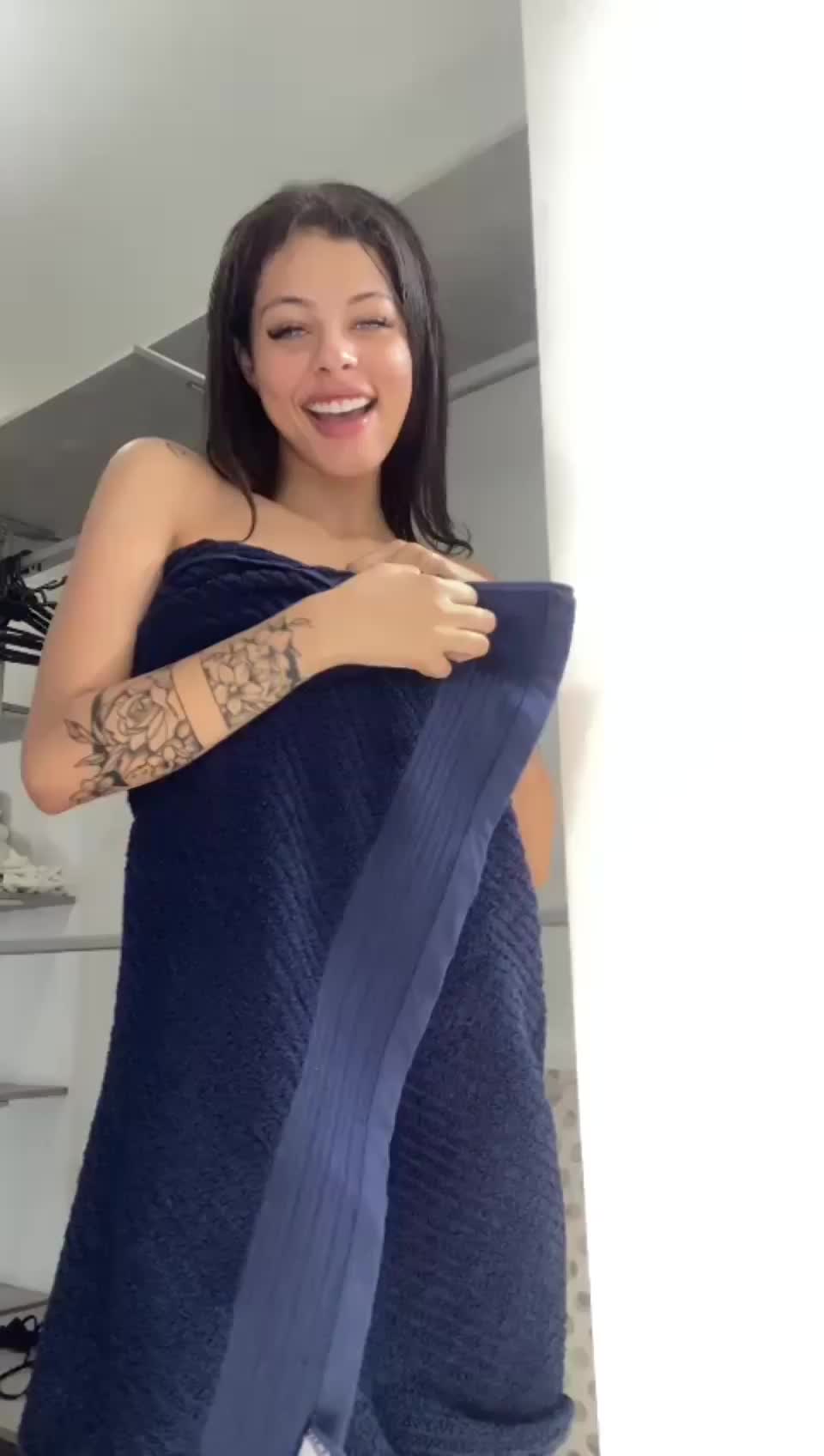The sun shall shine on me whenever I'm naked so you can see it better - free porn video