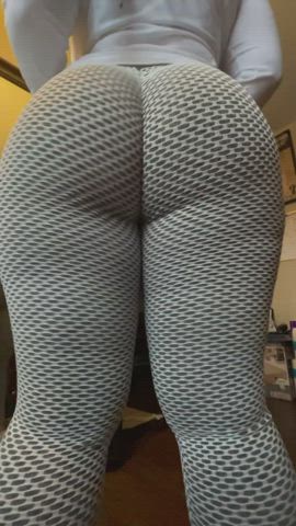 Using my phat ass to hypnotize my colleague into fucking me at work [OC] - free porn video