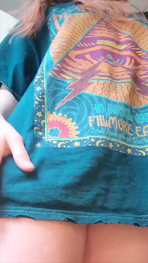Let's listen to some Pink Floyd while you fill me - free porn video