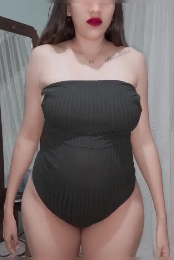 I would love to see your cock in the middle of my tits - free porn video