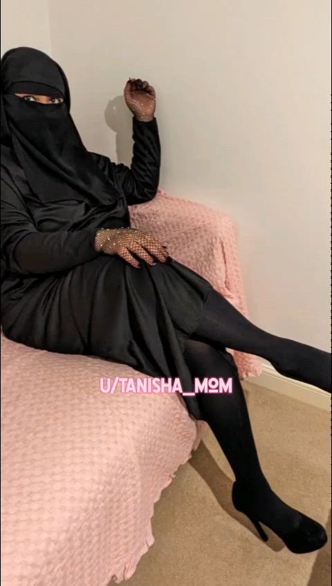 Hijabi rides and squirts - free porn video