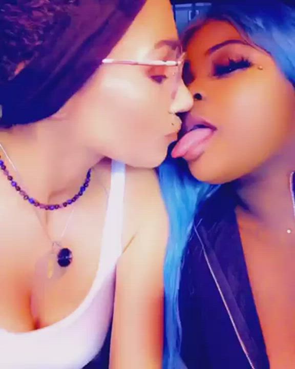 I get so wet when I kiss girls 🙊🤤 (oc) - free porn video