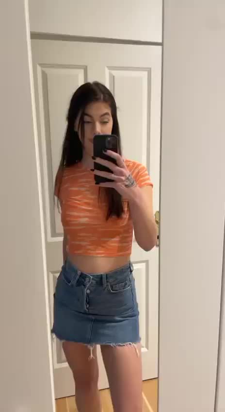 Netflix & Cheeks? - free porn video