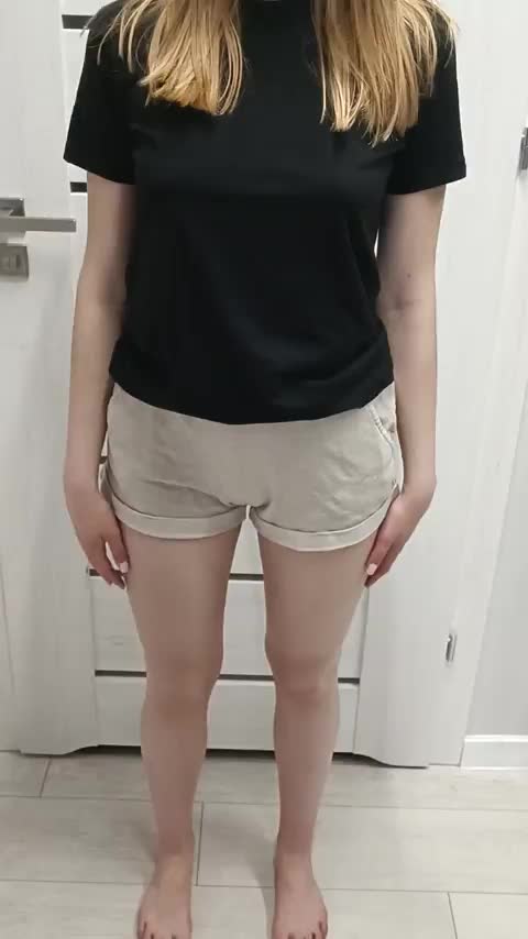 Do you want to see a magic trick? One jump and your dick is getting hard 😏 - free porn video