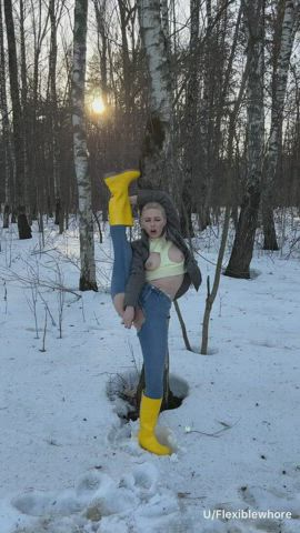 Spring makes me very horny, i go to the forest to masturbate every day😋 - free porn video