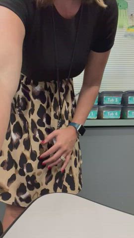 Real teacher shaking ass in classroom - free porn video