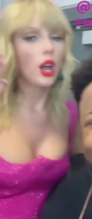 Taylor Swift's tits just keep getting bigger - free porn video