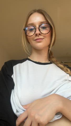 Do you prefer me with or without glasses? [F] - free porn video