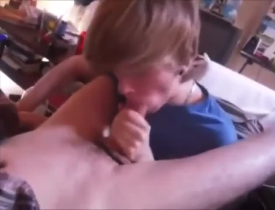 Sucking his buddy‘s bwc - free porn video